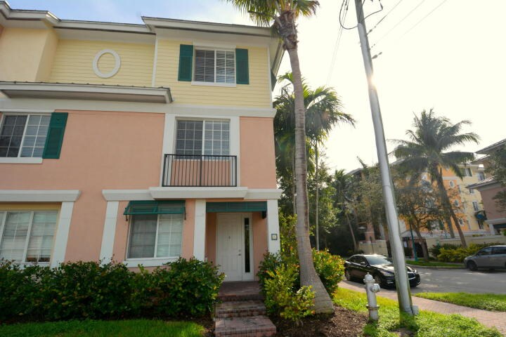 Foto principal - 350 NE 3rd St