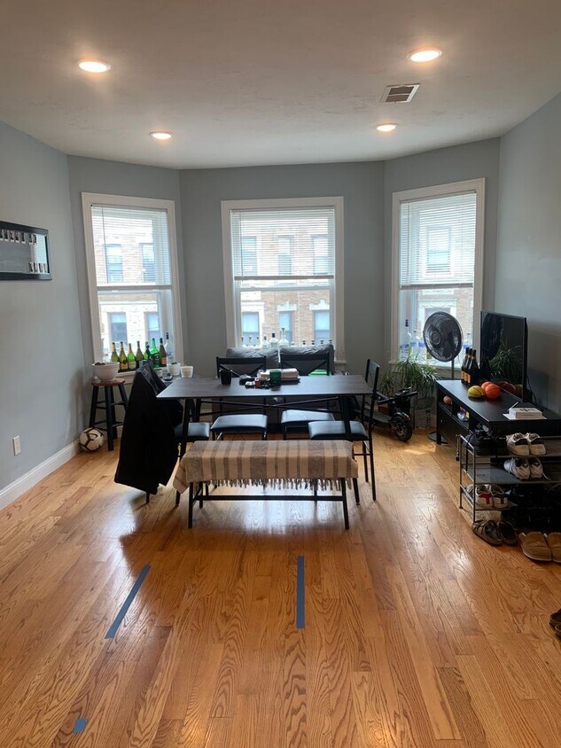 Foto principal - ALLSTON 5BED / 2BATH WITH MODERN FINISHES ...