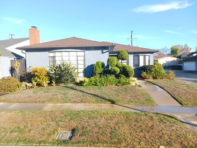 Patio delantero 2 - 6012 S Kings Rd