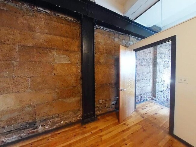 Building Photo - Smokehouse Lofts