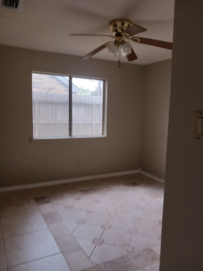 Foto del edificio - 2202 Hammerwood Dr