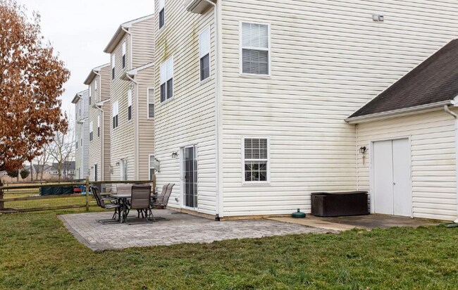 Building Photo - 206 Camerton Ln