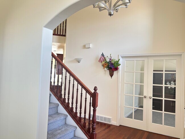 Building Photo - 5665 Piney View Ct