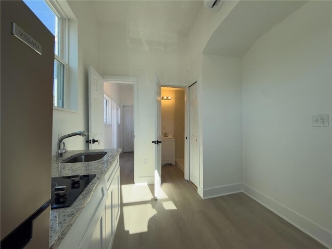 Building Photo - 401 E Columbus Dr