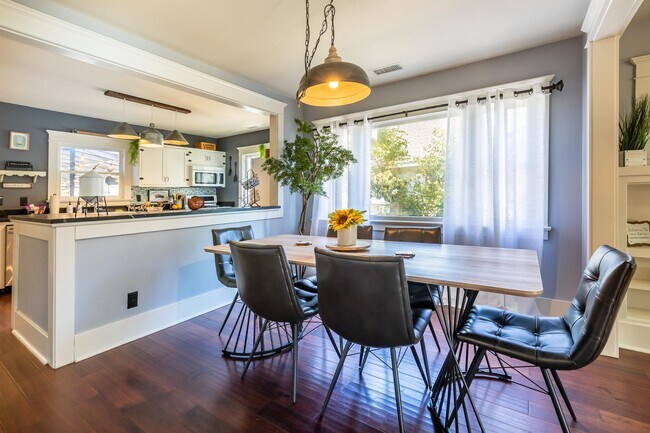 Foto del edificio - 3981 Rosewood Pl