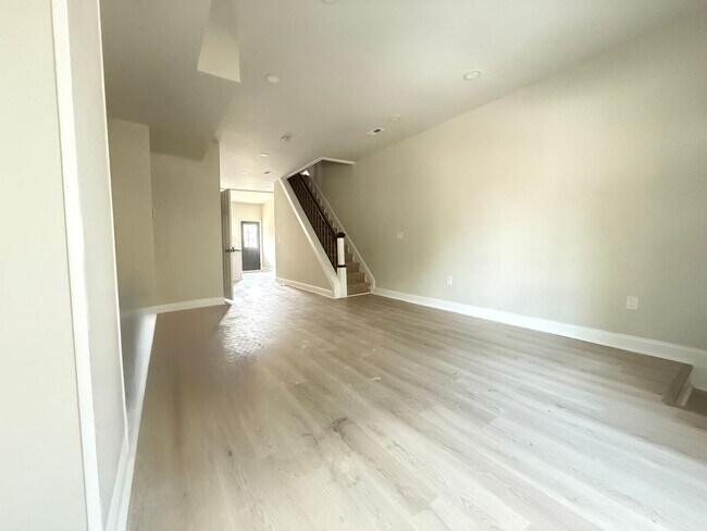 Building Photo - Three Bedroom Home in Baltimore
