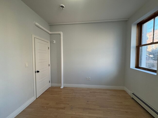 Building Photo - 284 Chelsea St