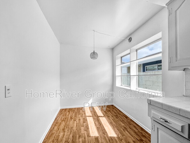 Building Photo - 5060 Sealane Way