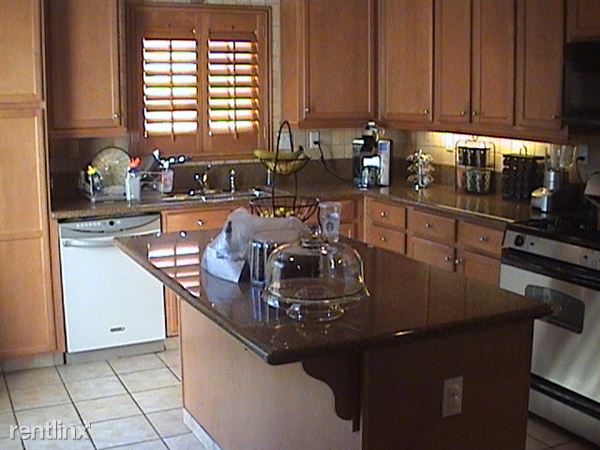 Building Photo - 316 N Placer Privado