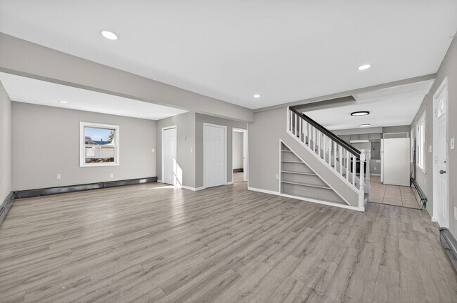 Building Photo - 28 Candle Ln