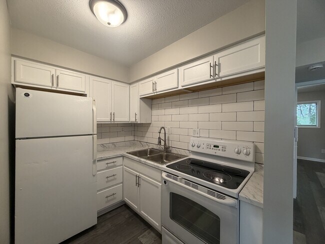 Foto del edificio - 611 Ewing Ave