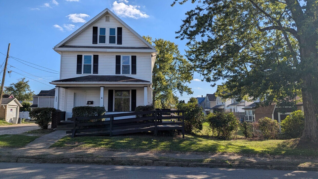 Foto principal - 305 Plummer St