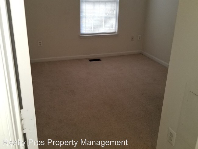 Building Photo - 135 Heathfield Dr