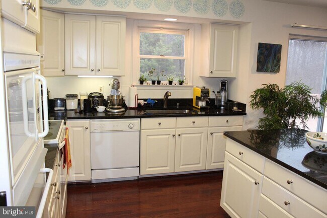 Building Photo - 3704 Thoroughbred Ln