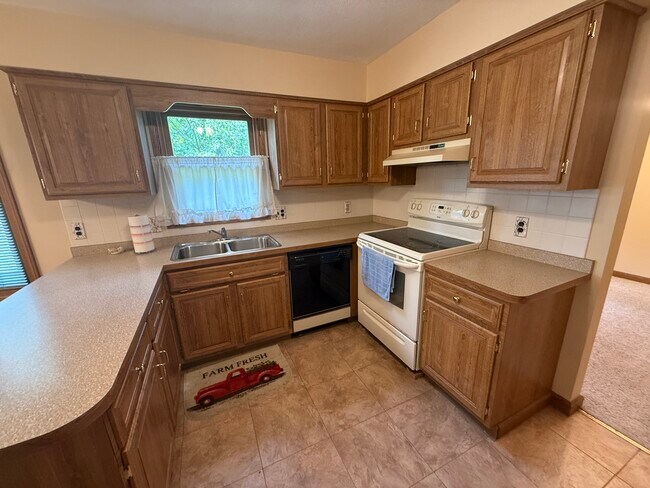 Foto del edificio - 4669 Pinehurst Dr