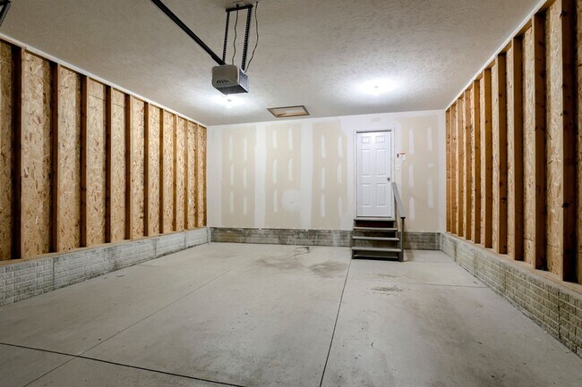 Building Photo - 2630 W Timber Lake Dr
