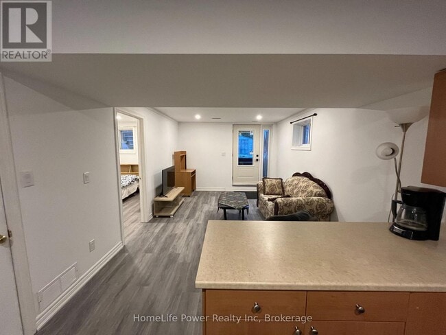 Building Photo - 15 Porter Dr