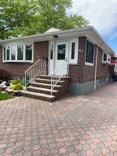 Primary Photo - 68 Tremont Ave