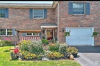 Building Photo - 690 Thompson Dr