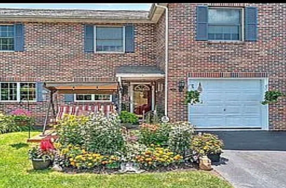 Foto principal - 690 Thompson Dr
