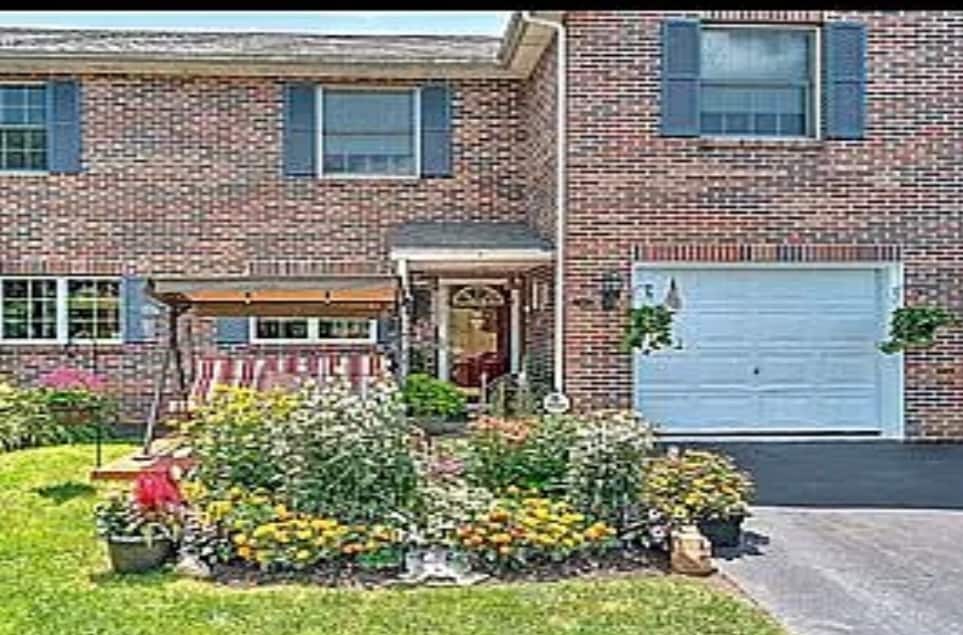 Primary Photo - 690 Thompson Dr