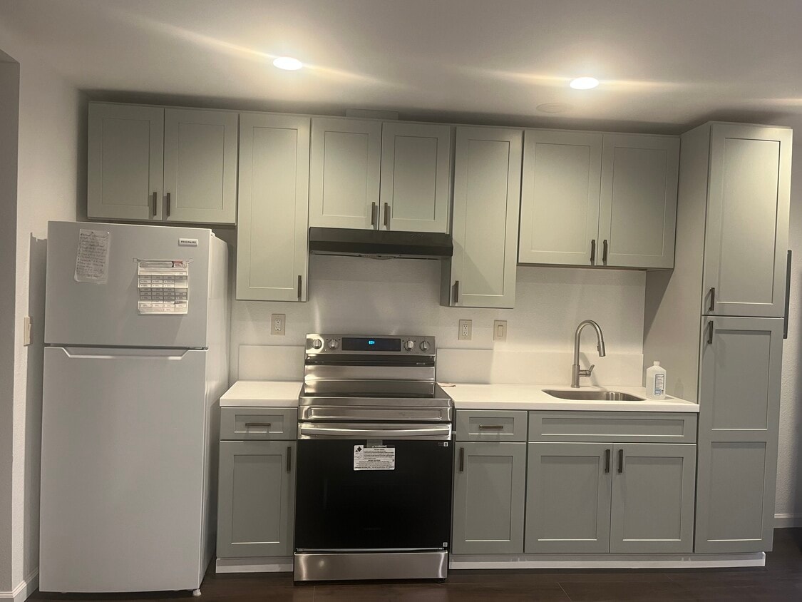 Foto principal - 27448 Lyford St