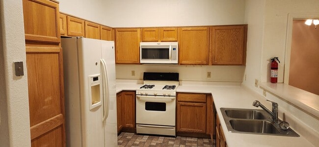 Foto del edificio - Beautifully Renovated 3 Bedroom- Rita Ranc...