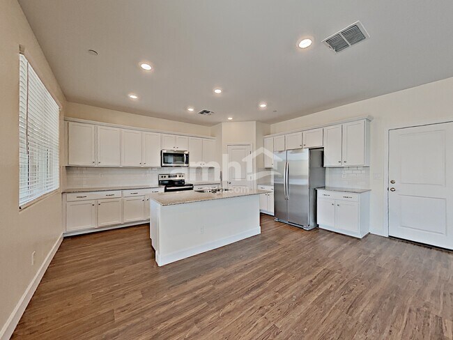 Foto del edificio - 5968 W Columbine Dr