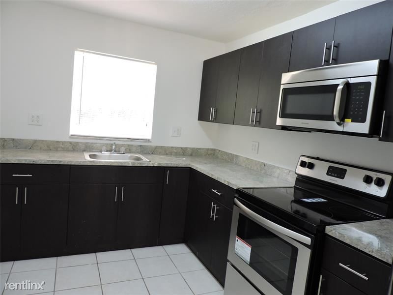 Foto principal - 3811 NW 84th Ave
