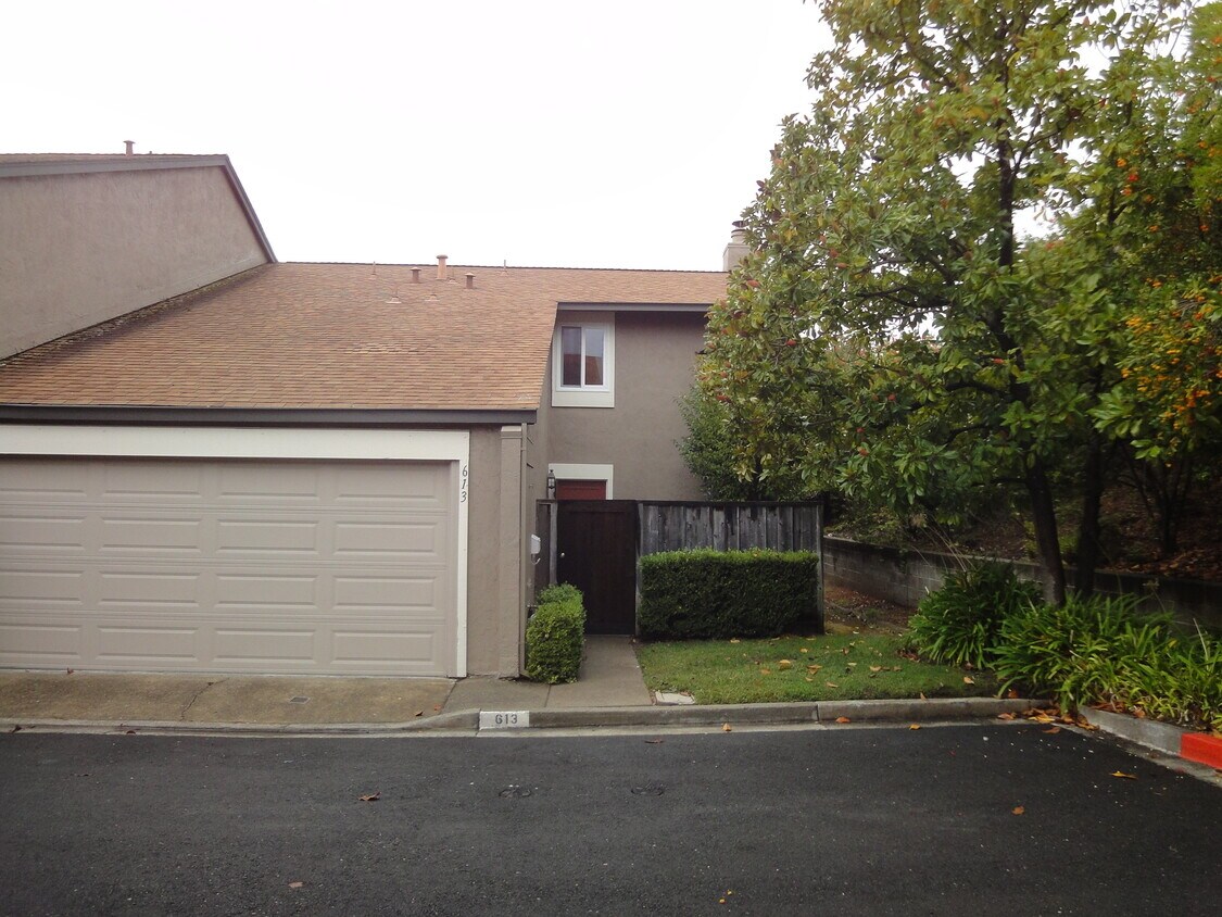 Foto principal - 613 Cedar Pl