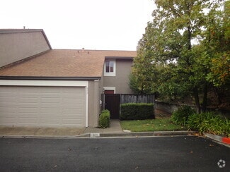 Building Photo - 613 Cedar Pl