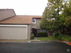 Building Photo - 613 Cedar Pl