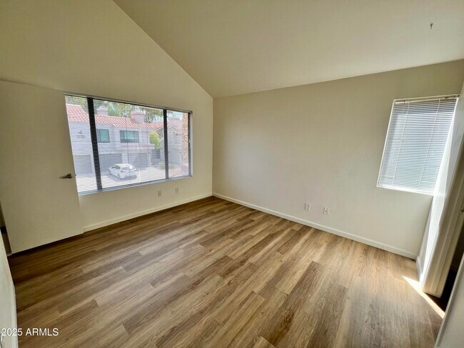 Foto del edificio - 10115 E Mountain View Rd