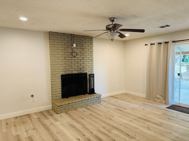 Building Photo - Beautifully Remodeled 3-Bedroom Home in Prime Los Banos Location!