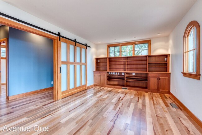 Foto del edificio - 3 br, 2 bath House - 9709 Lake Shore Blvd NE