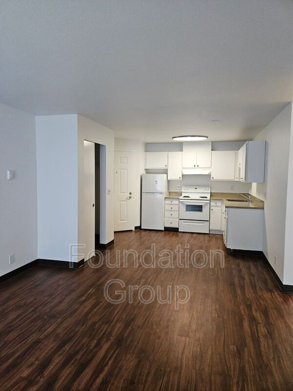 Building Photo - 321 10th Ave