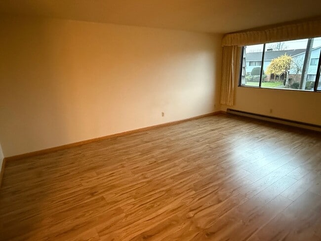 Foto del edificio - Charming Retro-Style 2BR in Prime Downtown Location