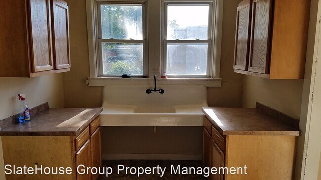 Building Photo - 4 br, 1.5 bath House - 255 Roosevelt Ave