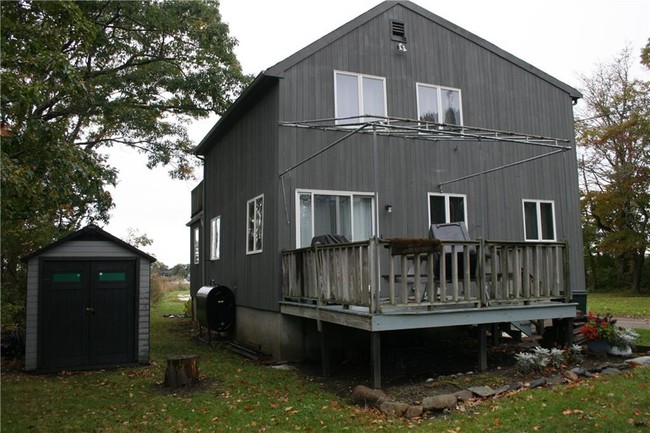 Building Photo - 72 Beach St
