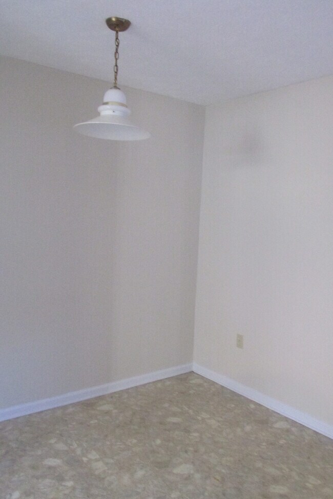 223 Deer Ridge Trail Unit Apt B, Tazewell, VA 24651 Apartments in