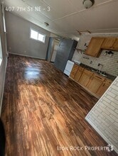 Building Photo - 407 7th St NE