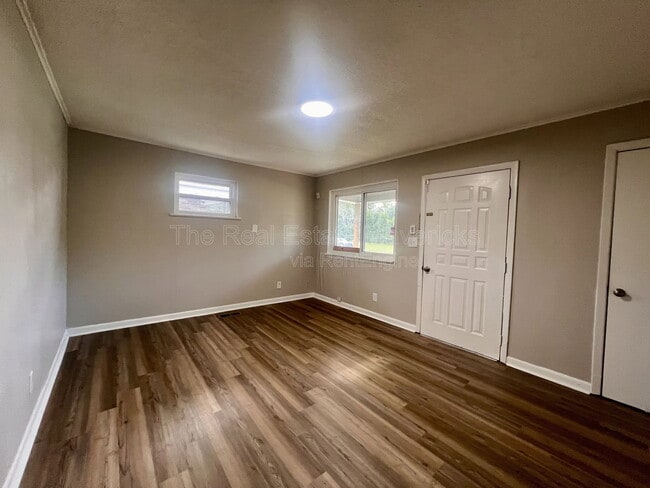 Foto del edificio - 4706 Midland Pike