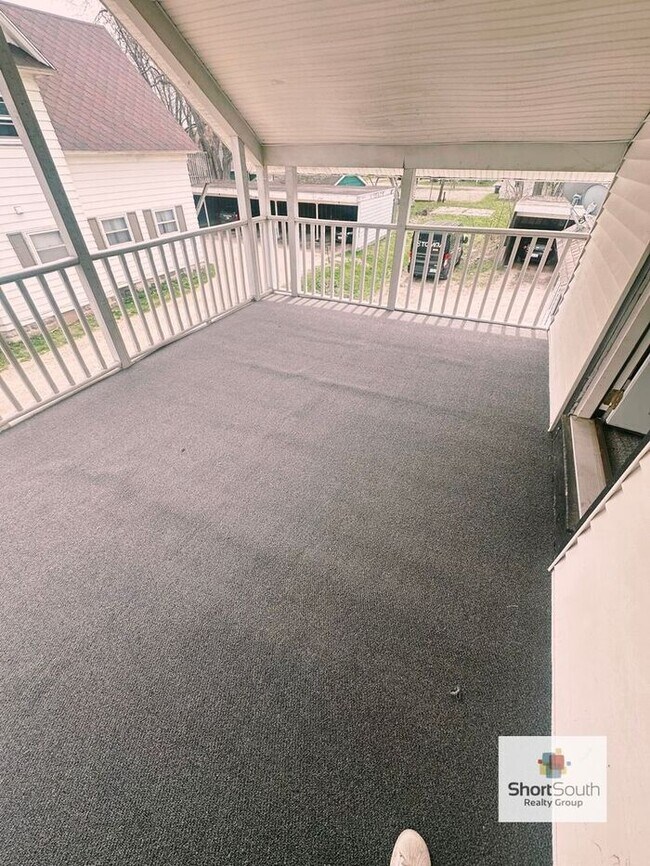 Foto del edificio - Updated 1 Bed 1 Bath Upper unit
