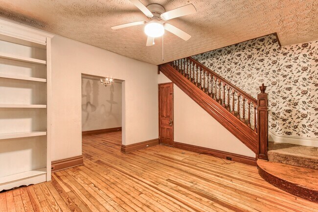 Building Photo - Spacious Home on West Pomfret Street in Ca...