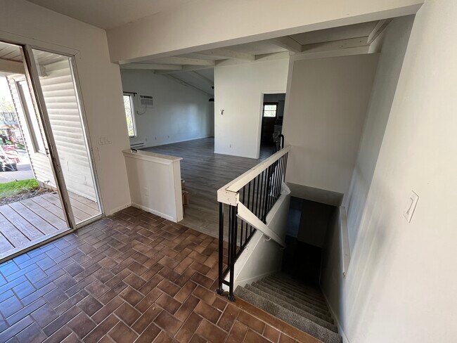 Foto del edificio - 127 Hillview Ln