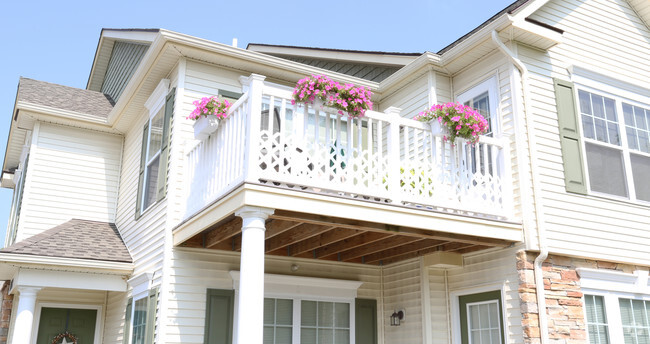 Disfrute de un balcón o patio - Lehigh Park Townhouses & Apartments