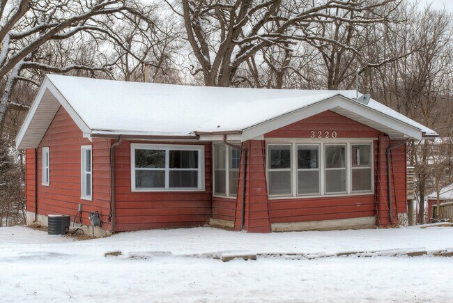 Foto del edificio - Beautiful 3 Bedroom 1 Bath Home - Pyramid ...