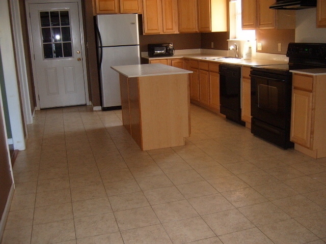 Building Photo - 222 N Ridge Dr