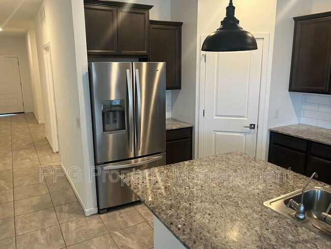 Foto del edificio - 14052 W Valentine St