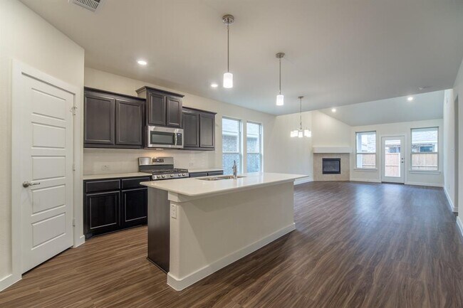 Foto del edificio - 7633 Spring Dr